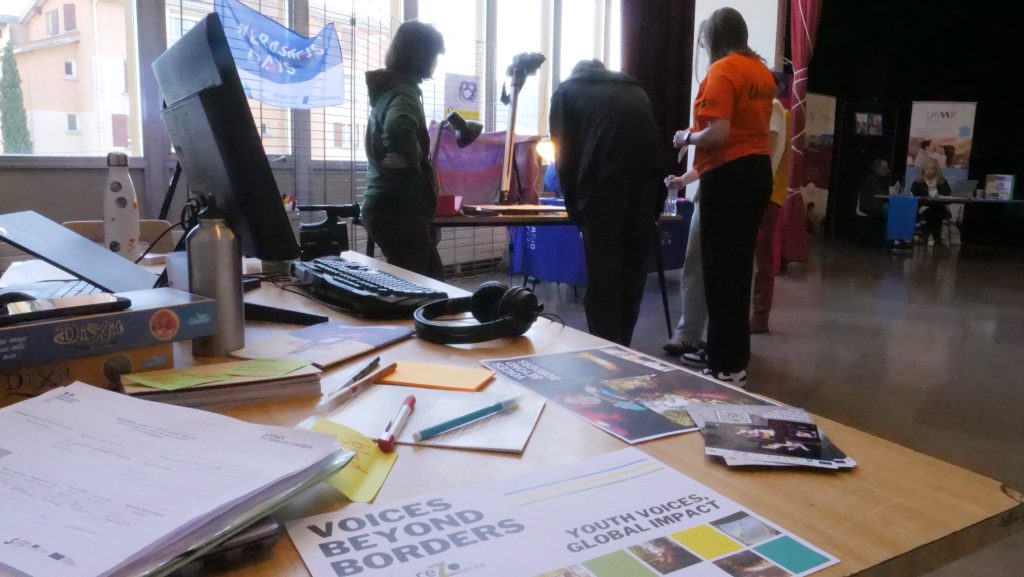 Voices Beyond Borders : un « Erasmus+ avec des caméras » sur le Forum Jeunesse en Mouvement de Privas !